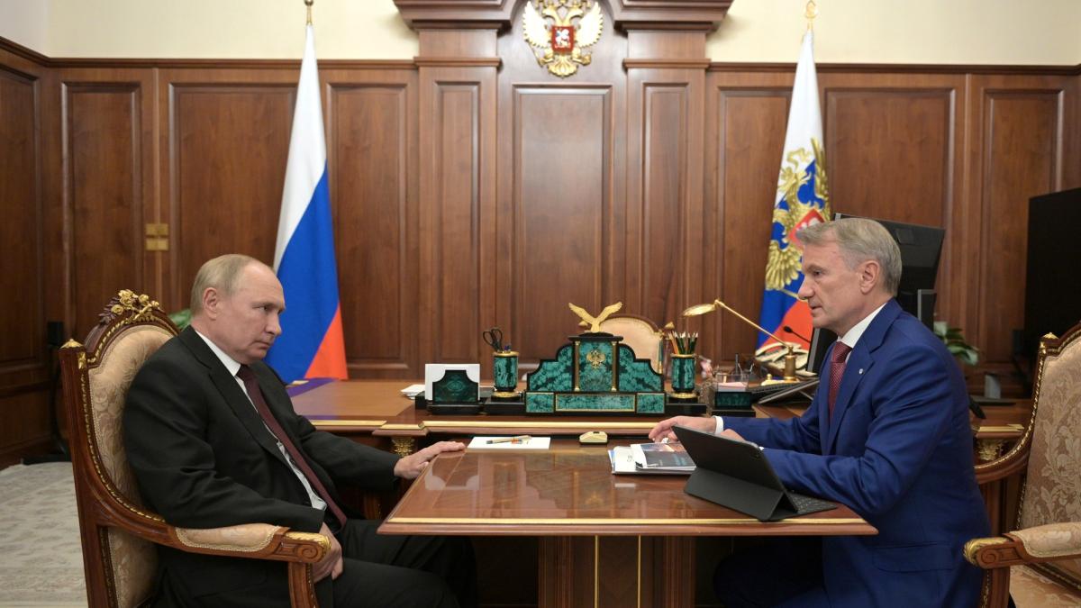 vladimir-putin-german-gref_01066400