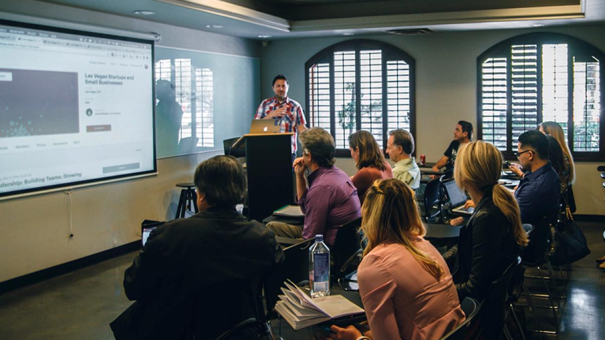 Alfabetizarea digitală, investiție în formarea profesională. Marius Budăi: ”Este valoare adaugată pentru lucrători”