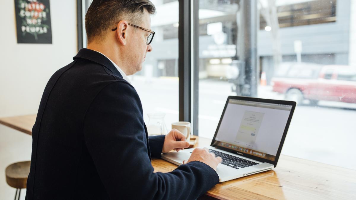 pexels-linkedin-sales-navigator-2182969_21926000