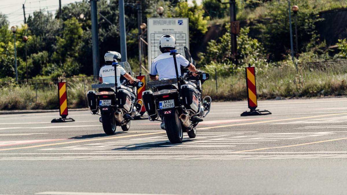 politisti-moto_85905900