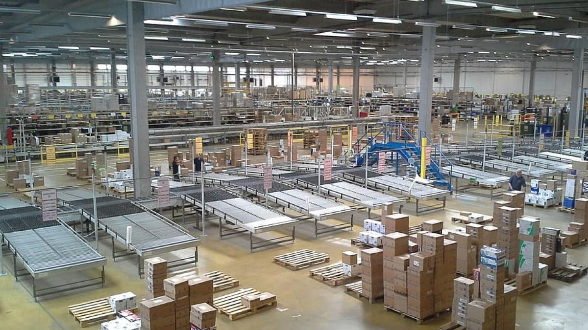 factory-warehouse-boxes-capitalism_38134300
