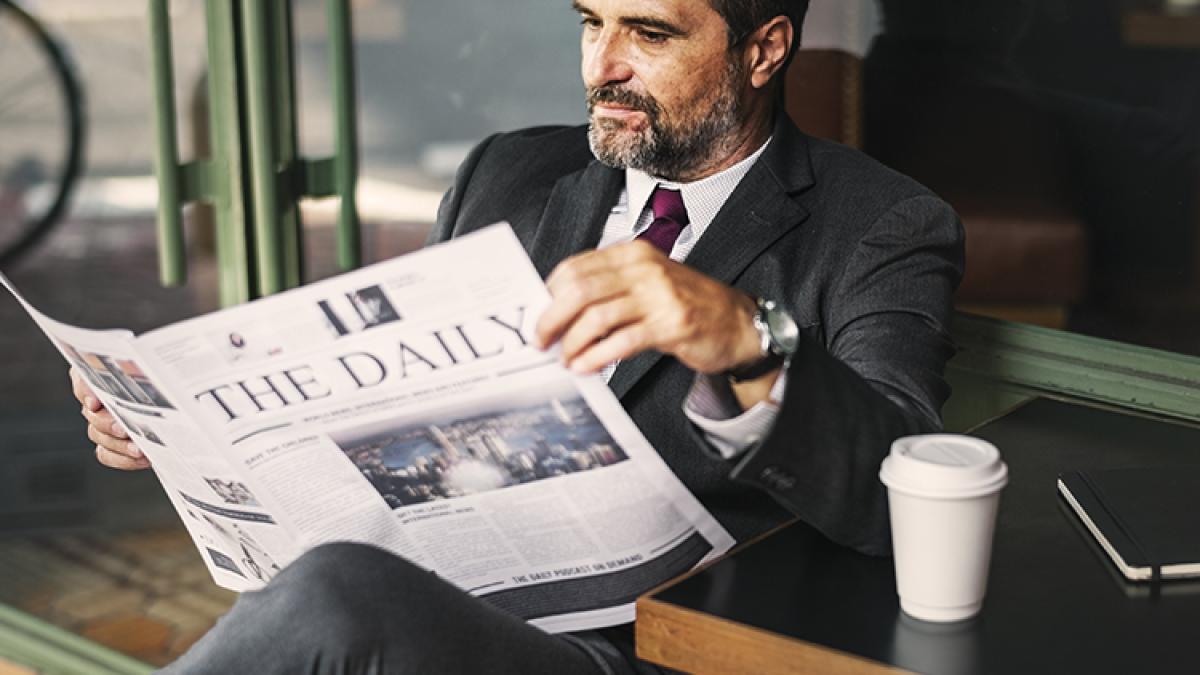 businessman-reading-daily-news_94512100