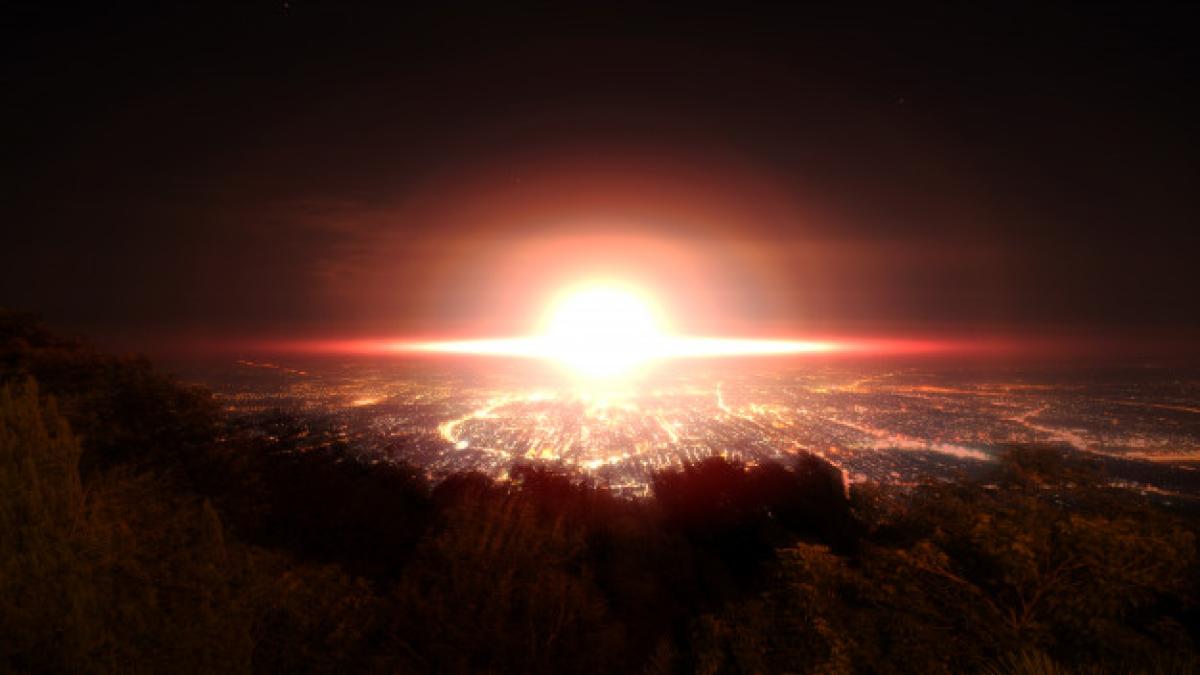 explosion-nuclear-bomb-city_38432-42_00953400