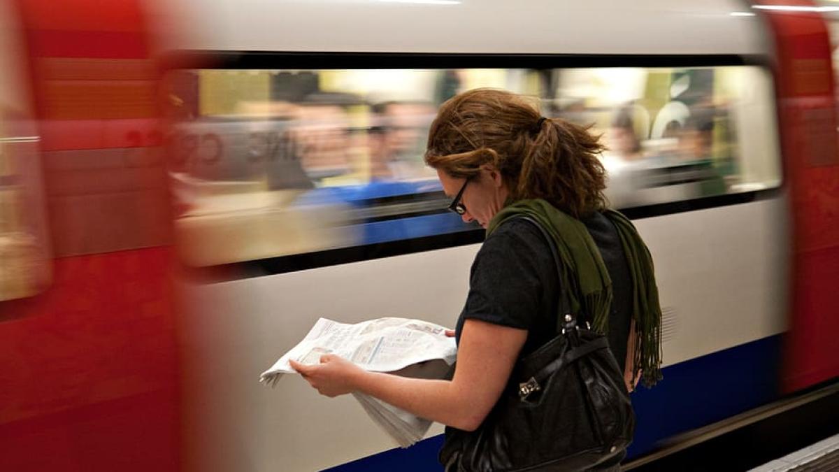 people-girl-london-metro_26659900
