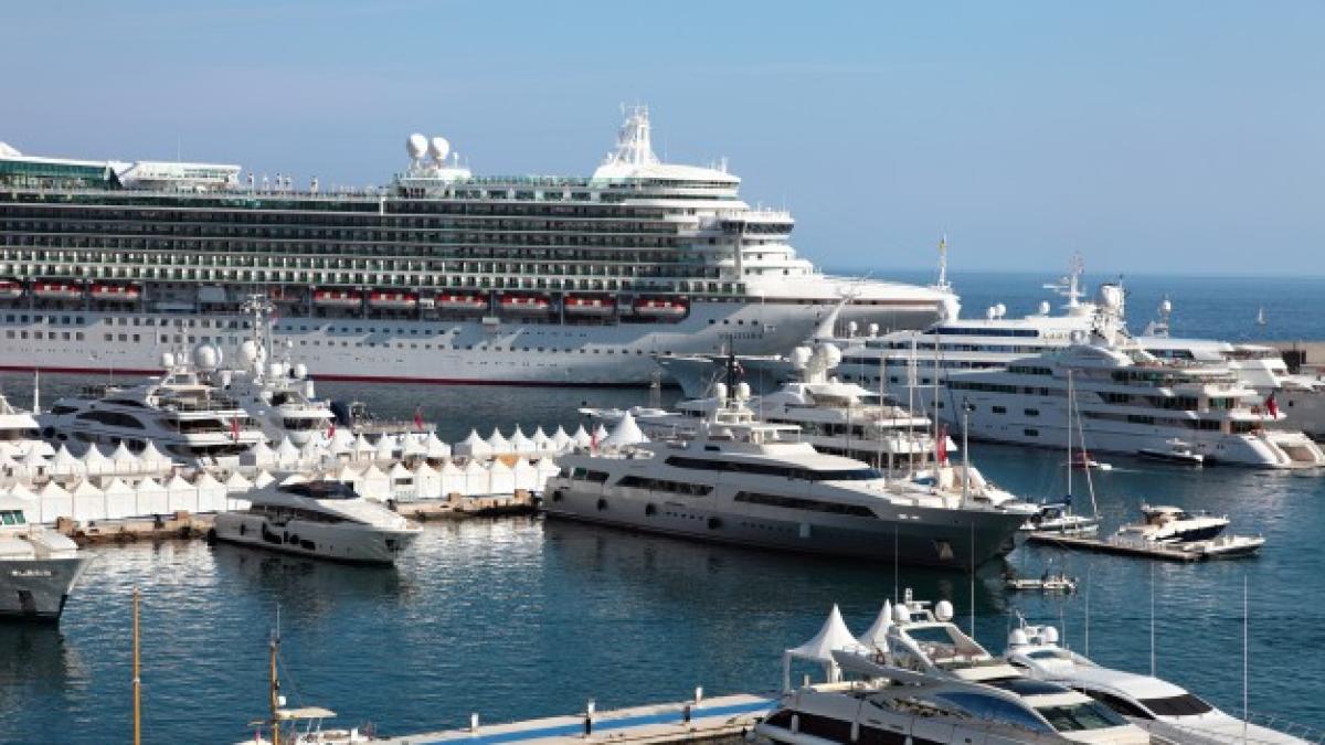 cruise_ship_yachts_monaco_1147_585_35261900