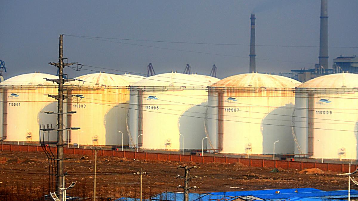 storage-tanks_83581800