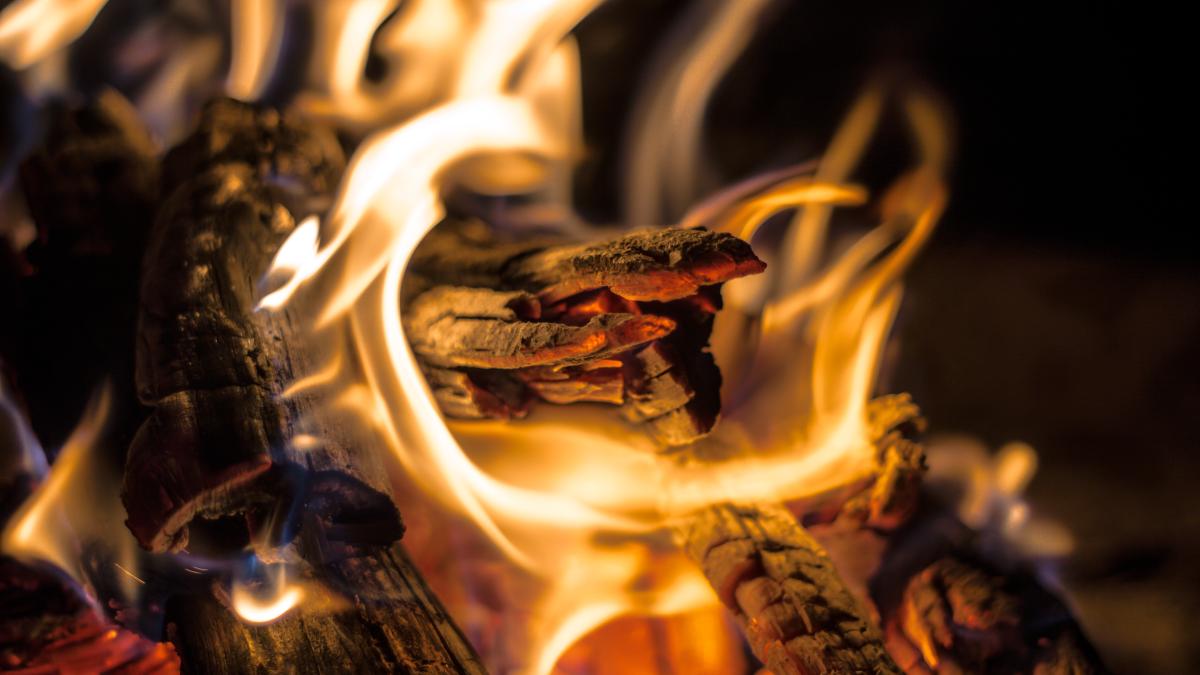 closeup-shot-campfire-with-burning-wood-open-flame-night_70707300