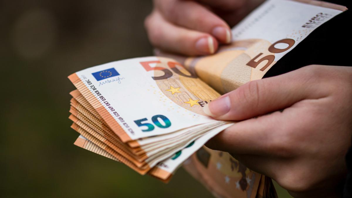 closeup-female-hands-counting-euro-banknotes-world-money-inflation-economy-concept_82330300
