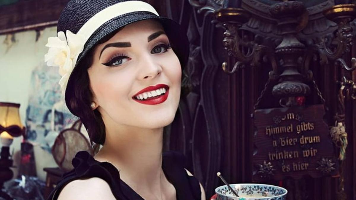 desktop-wallpaper-morning-coffee-graphy-coffee-people-hat-woman_89615000