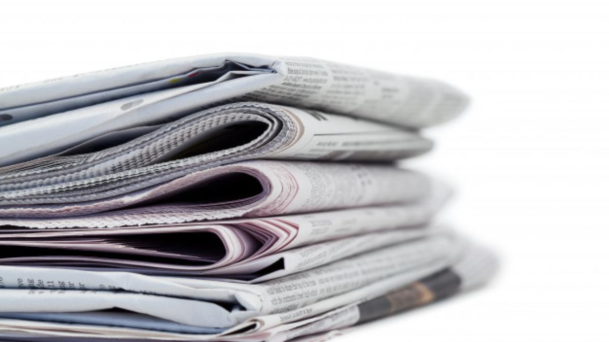 pile_newspapers_13339_286786_99993000