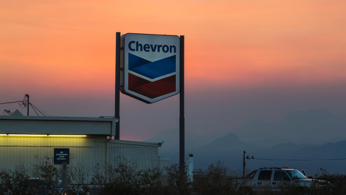 chevron_71265200