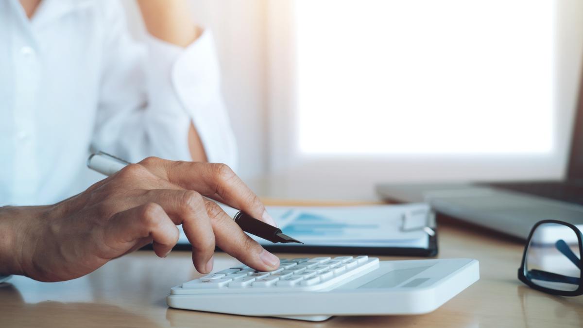 finances-saveing-economy-concept-female-accountant-banker-use-calculator_17206200