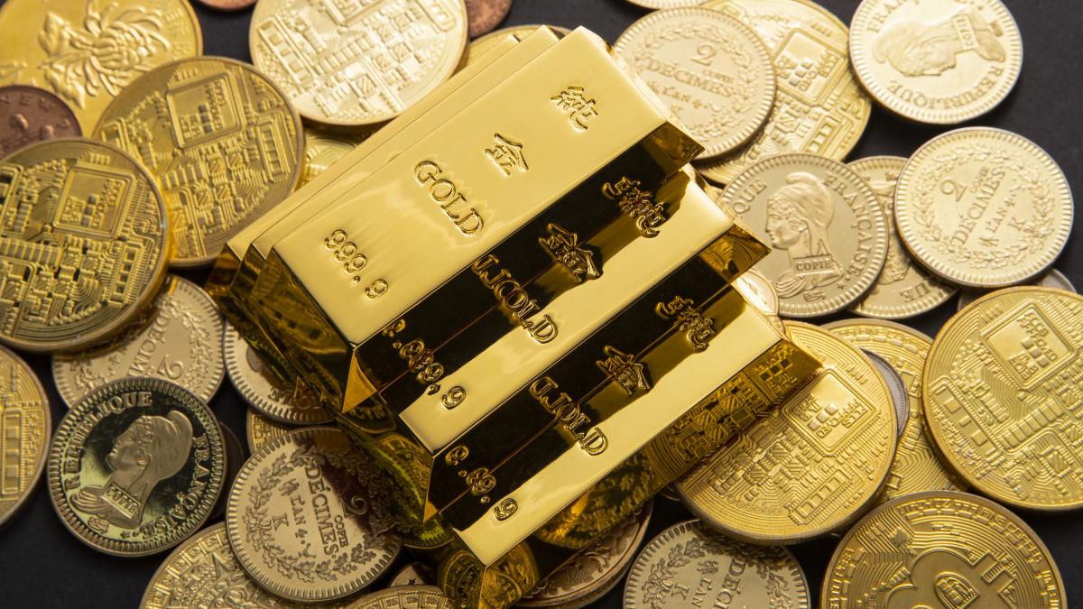 closeup-shot-pile-shiny-gold-coins-bars_47817300