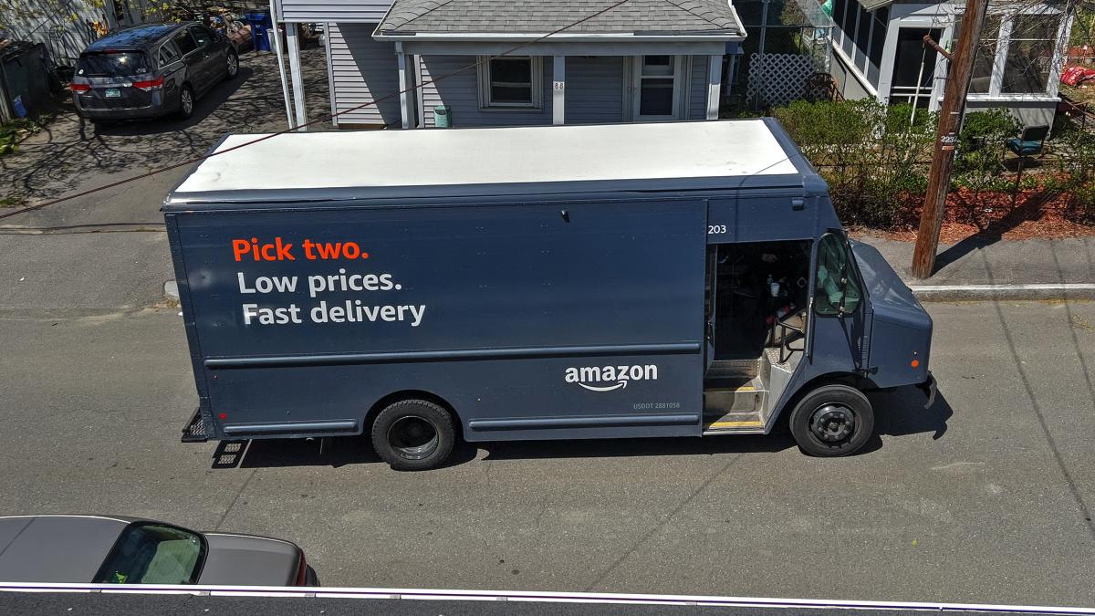 amazon-truck_36620900