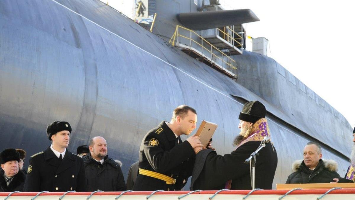 Fiecare cu ce poate: Chinezii cu portavioanele, rușii cu submarinele