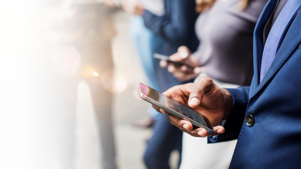 business-people-using-their-phones_11811400