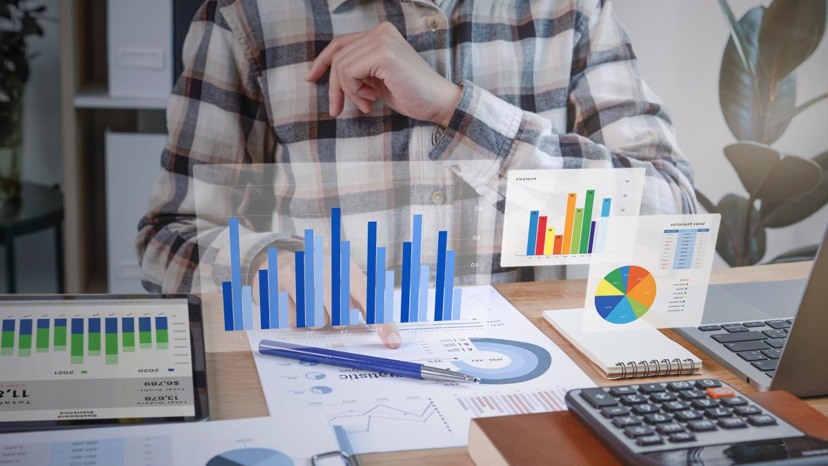 businesspeople-working-finance-accounting-analyze-financi_69251200