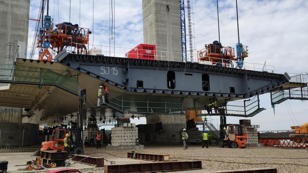 Încă nefuncţional, noul pod peste Dunăre este... obiectiv turistic. Lucian Georgescu, rectorul UDJG: Când avem musafiri îi ducem să îl vadă 