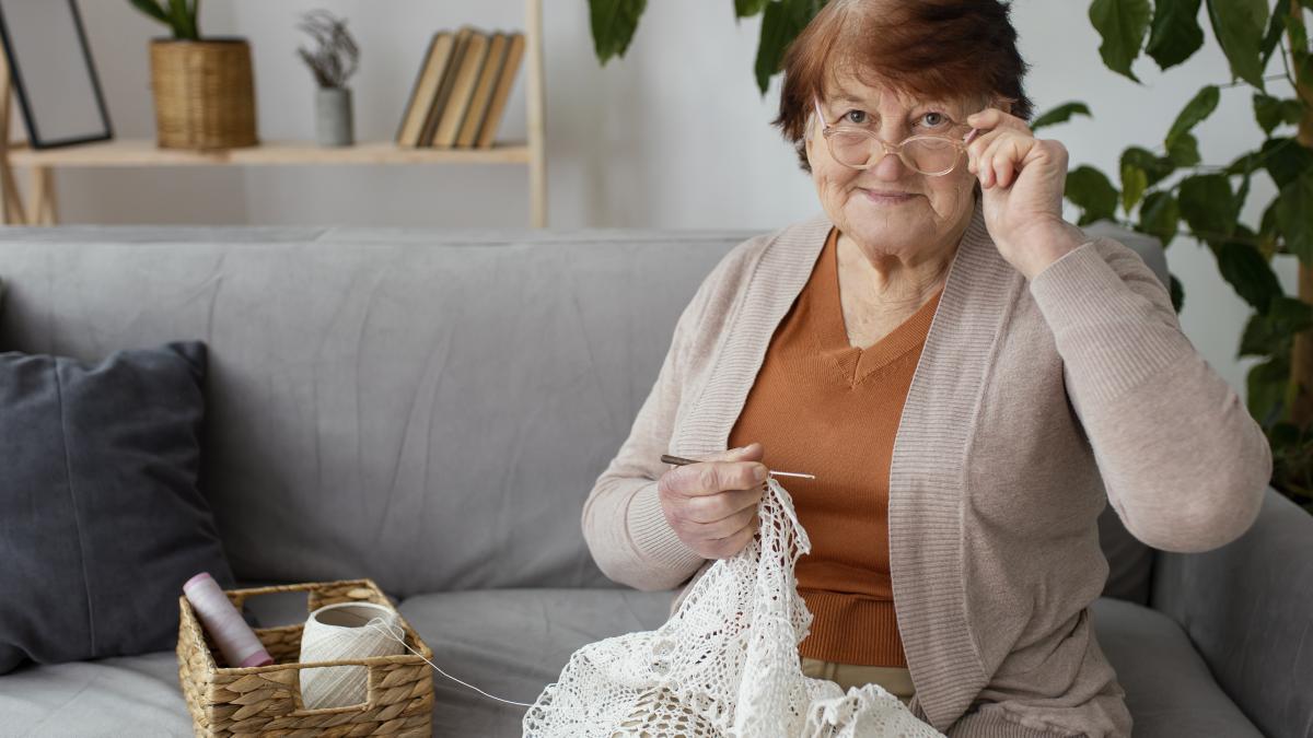 medium-shot-woman-crocheting-indoors_11681800