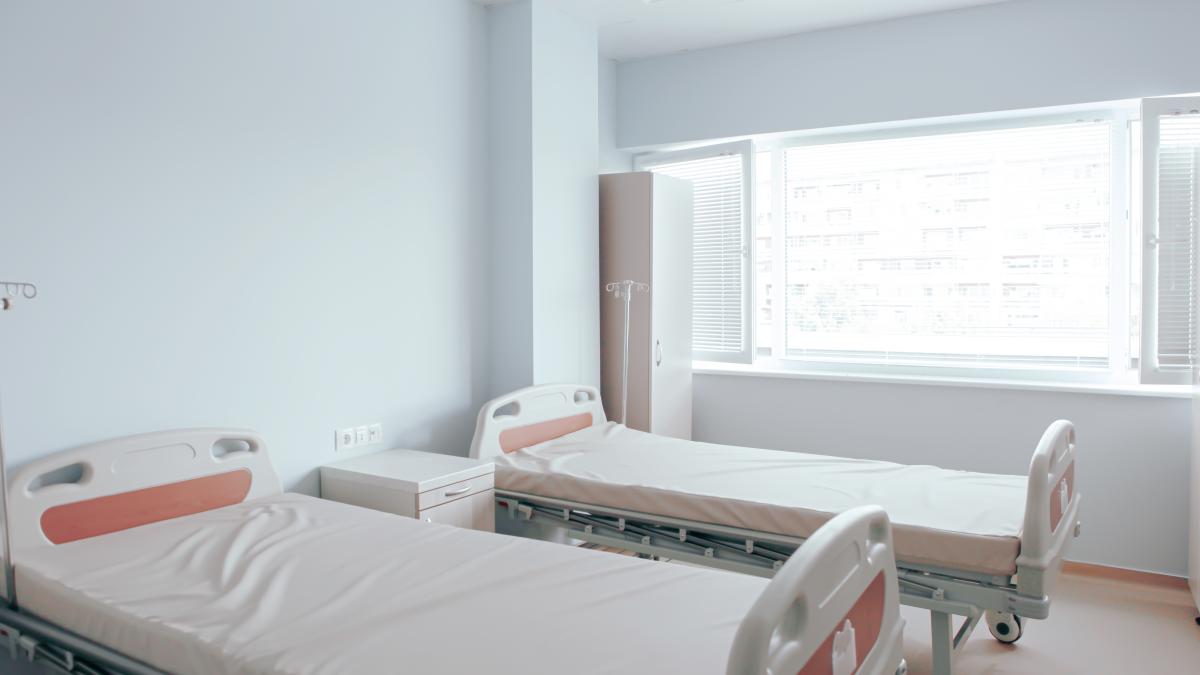 hospital-room-interior_84011200