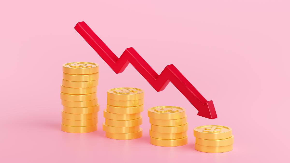 3d-render-arrow-chart-going-down-coins-stacks_67451300