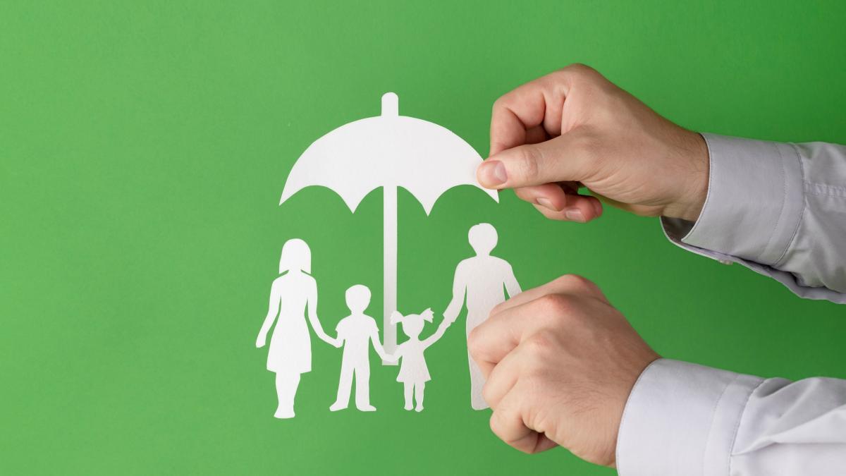 Asigurarea ca ”umbrelă de protecție”. Daniel Apostol (ASF): ”Un sprijin financiar în vremuri dificile”