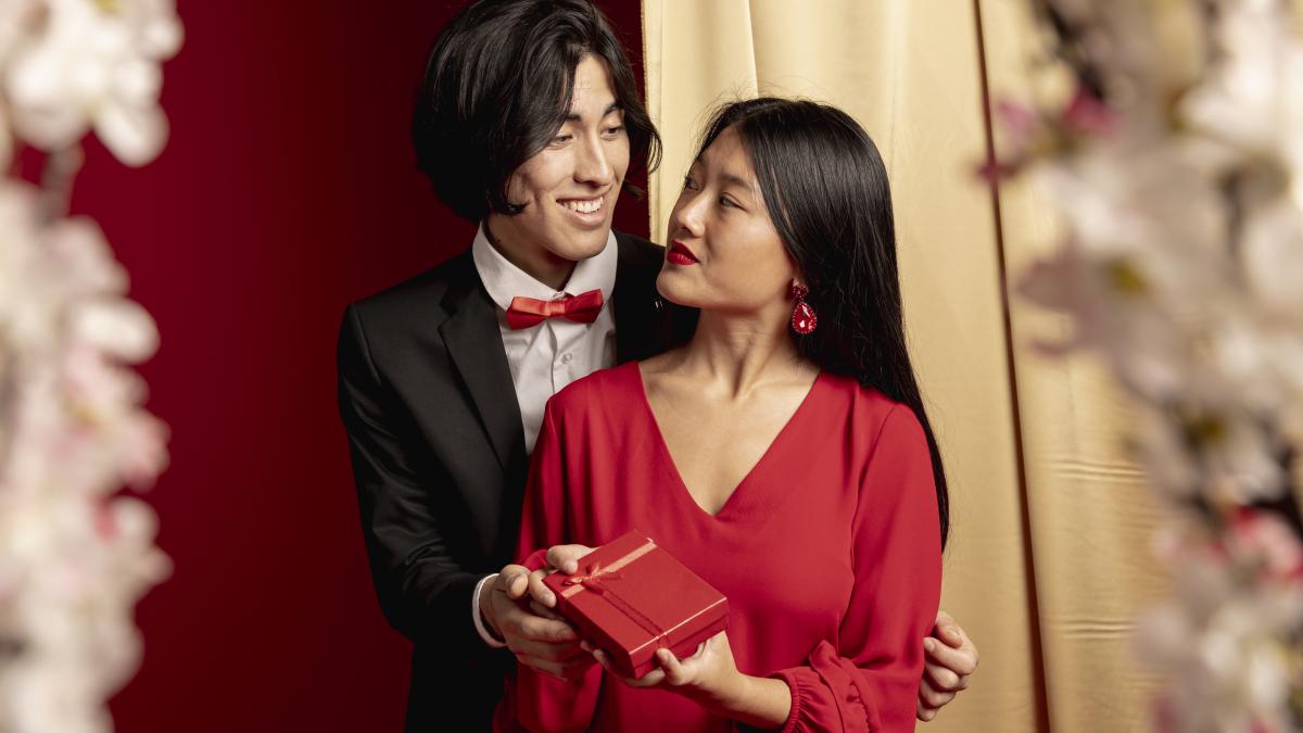 models-embraced-chinese-new-year_62968600