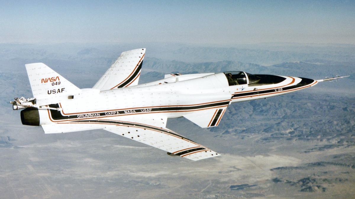 Avionul cu aripi inversate. O ciudățenie interesantă VIDEO