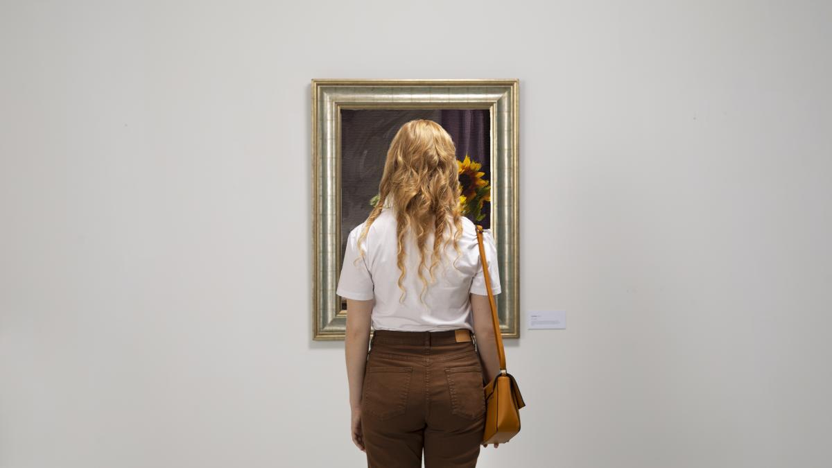 back-view-woman-admiring-painting_35996100