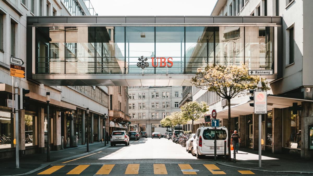 claudio-schwarz-ckvuaesedoy-unsplash_74988000