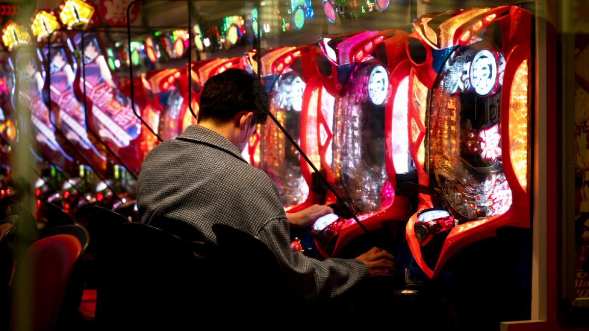 Daniel Dăianu pune tunurile pe jocurile de noroc și tutun: ”Surse de venit la buget”