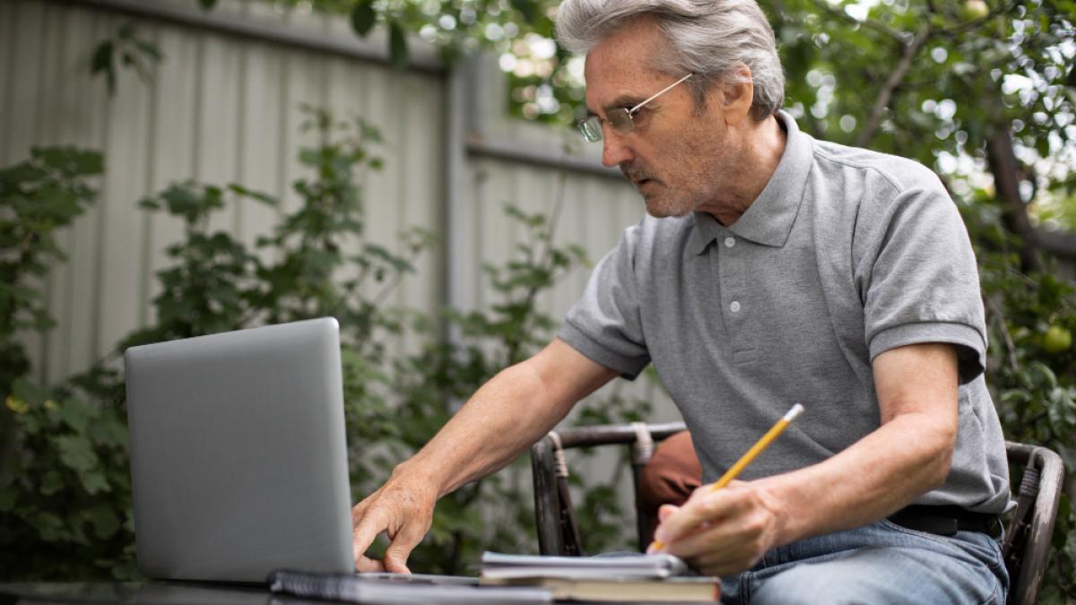 senior-man-doing-online-classes-laptop_31816900