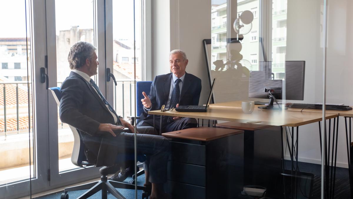 discutii-banca_43978900