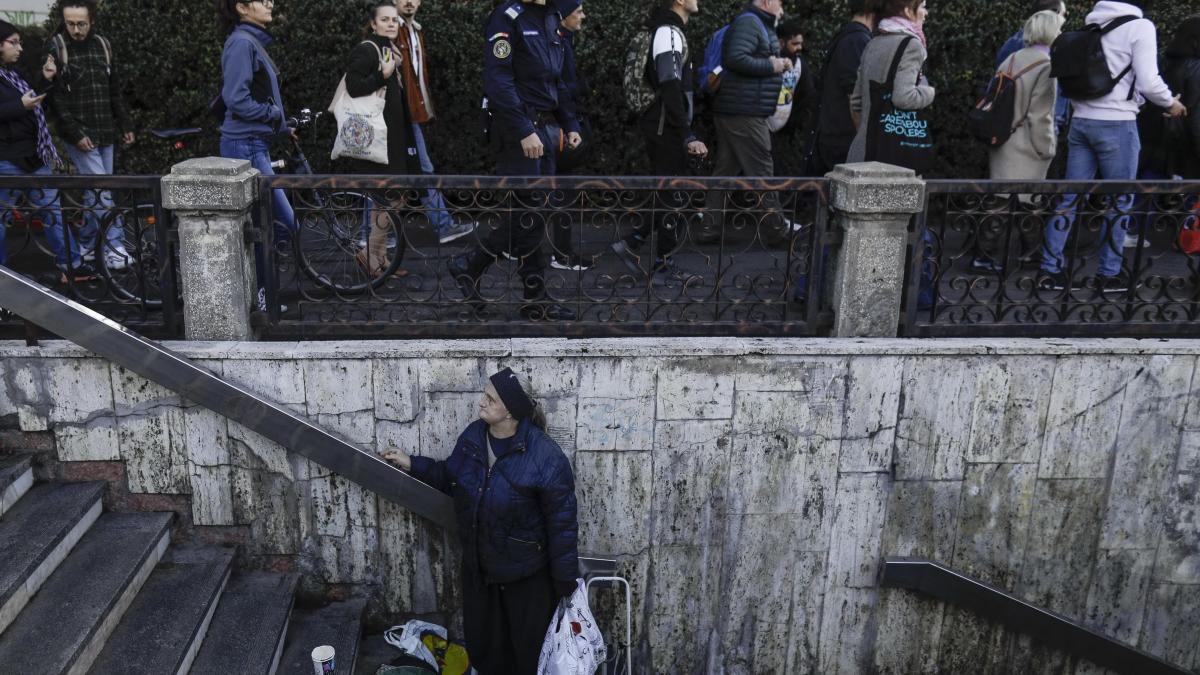 oameni-pe-strada_photos_octav_ganea_47260100