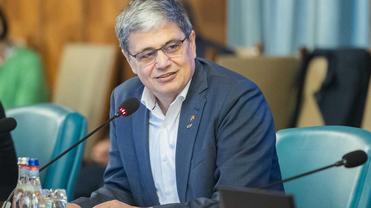 bolos-cu-ochelari_72860400