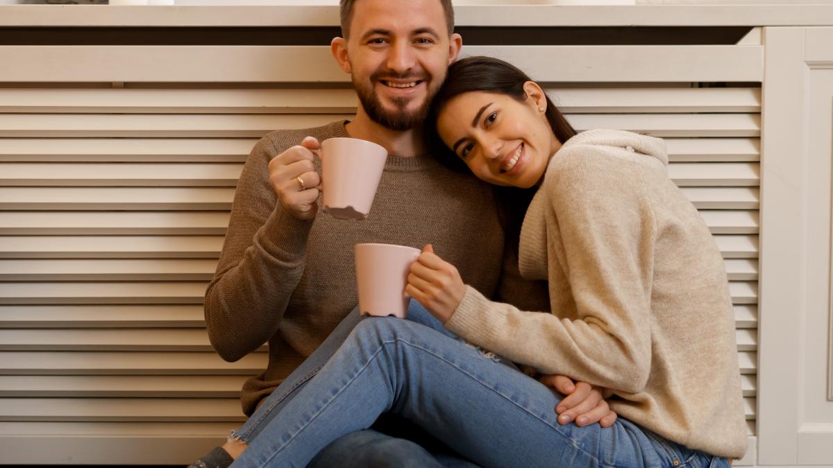 romantic-couple-home-attractive-young-woman-handsome-man-are-enjoying-spending-time_33127900