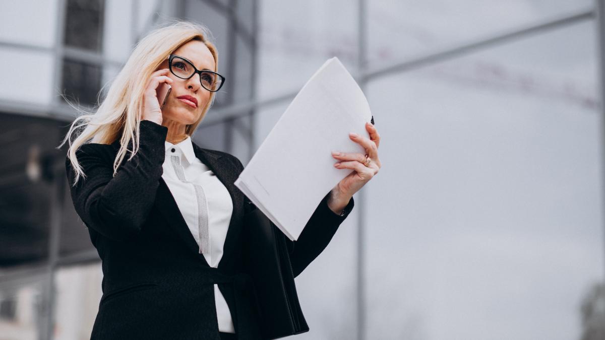 middle-aged-business-woman-holding-documents-by-business-center_28822600