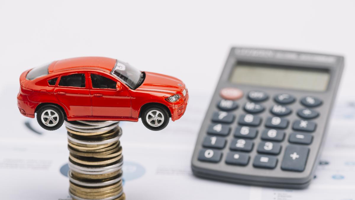 toy-car-coin-stack-with-calculator-report_85285600