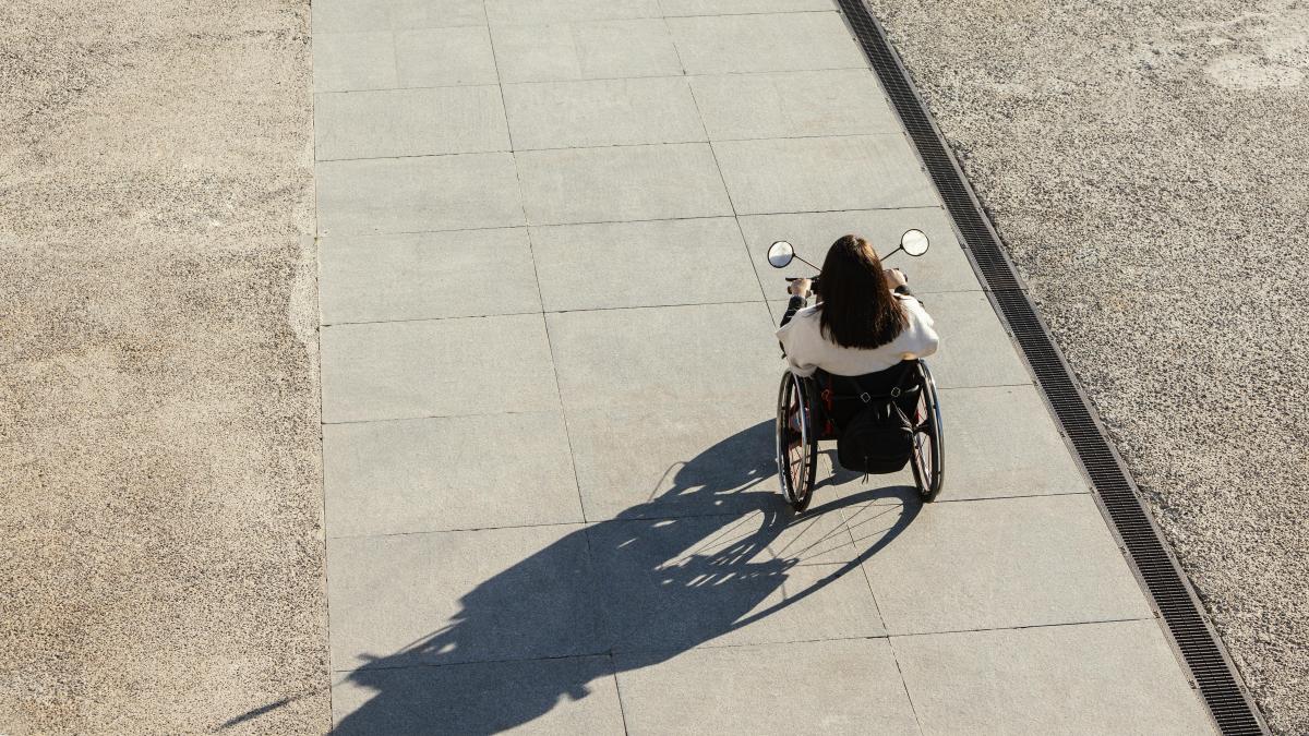high-angle-woman-wheelchair-street_73120800