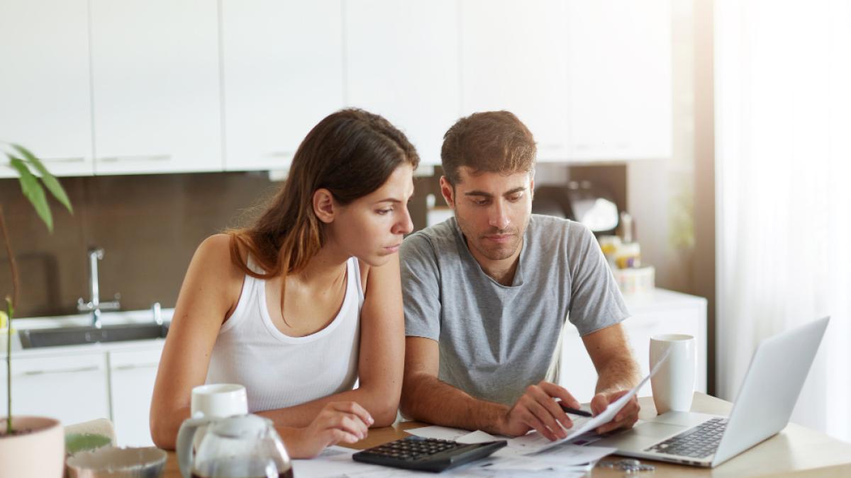 Cum se împart banii în familiei, sfaturi de la consultantul financiar Andrei Perianu, la D'Economic News cu Alex Vlădescu