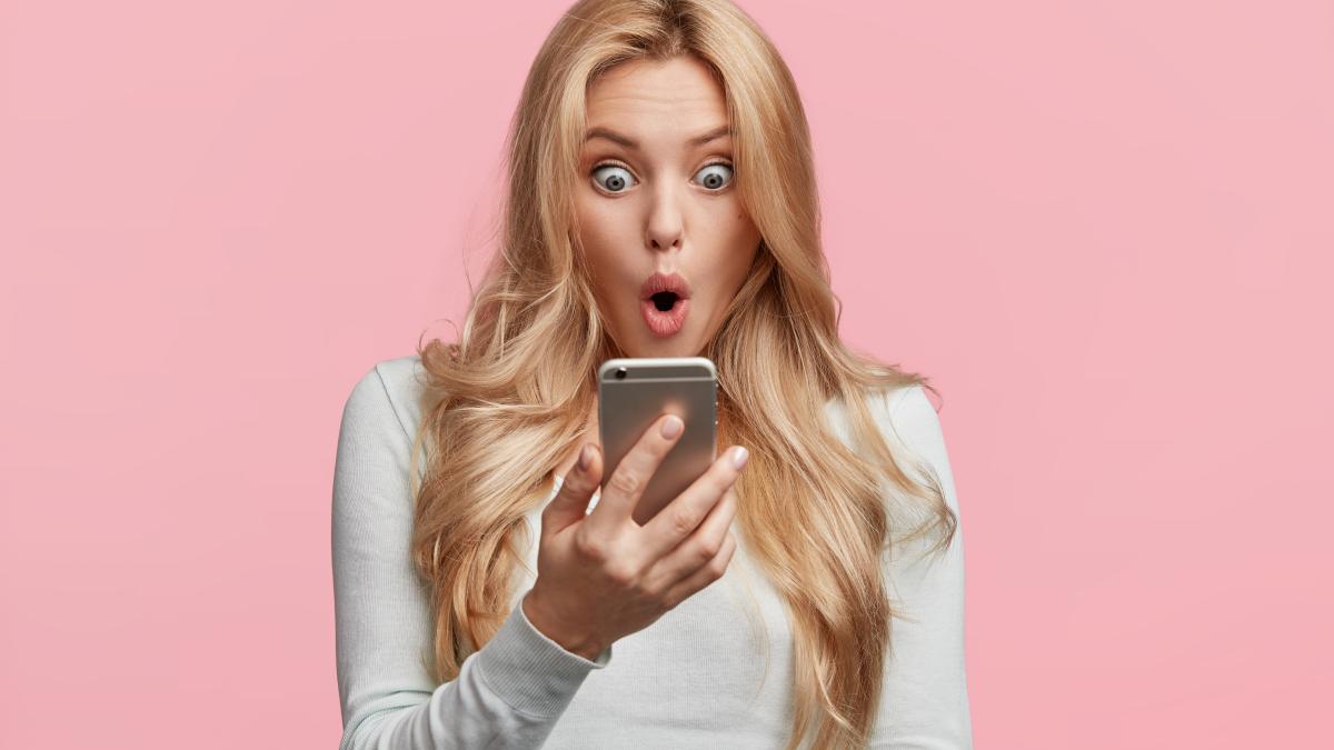 female-enterpreneur-businesswoman-being-disappointed-with-news-from-colleague-reads-message-smartphone-shocked-recieve-responsibility-prepare-difficult-project-tomorrow-s-meeting_56805900