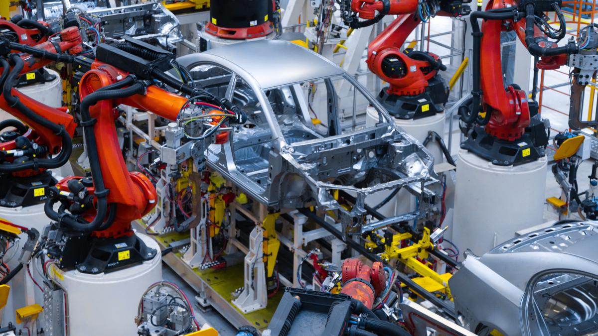 assembly-line-production-new-car-automated-welding-car-body-production-line-robotic-arm-car-production-line-is-working_01448300