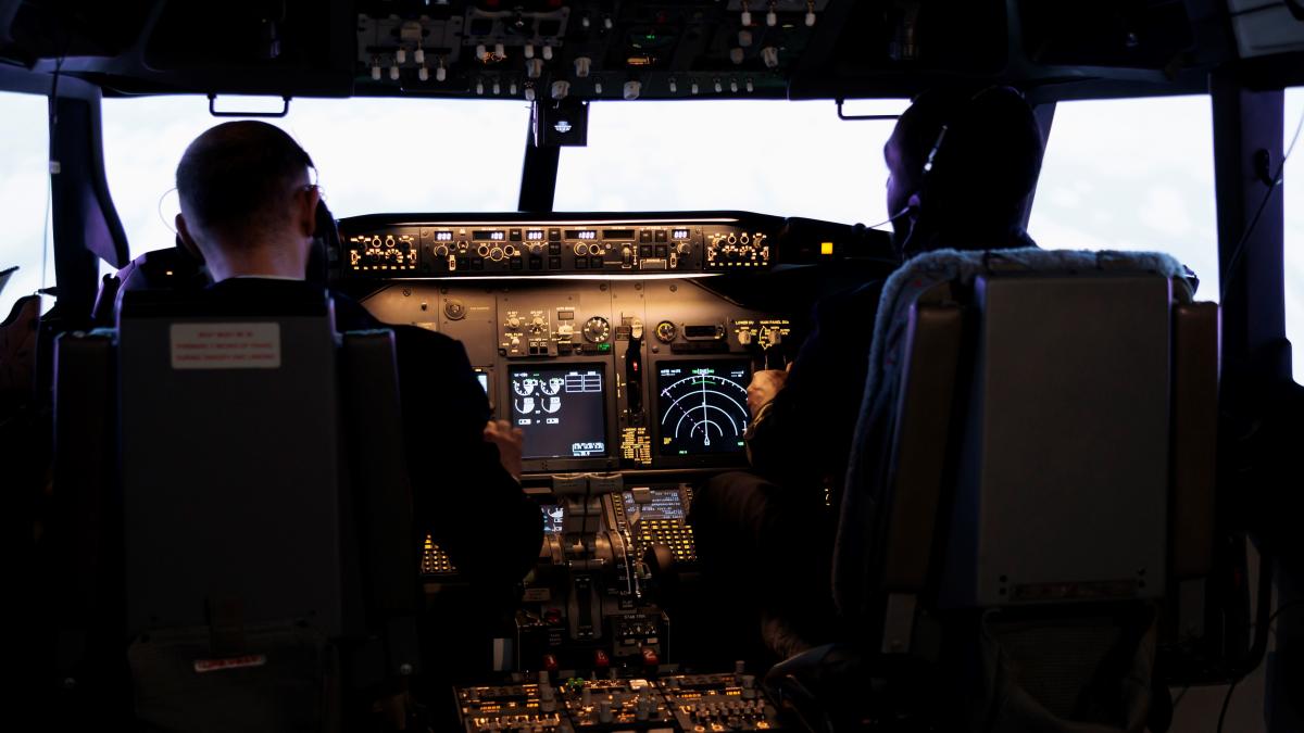 echipaj-avion_03525400