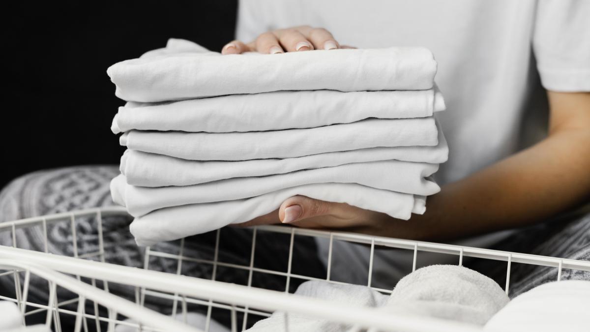 close-up-classify-clothes_43209800