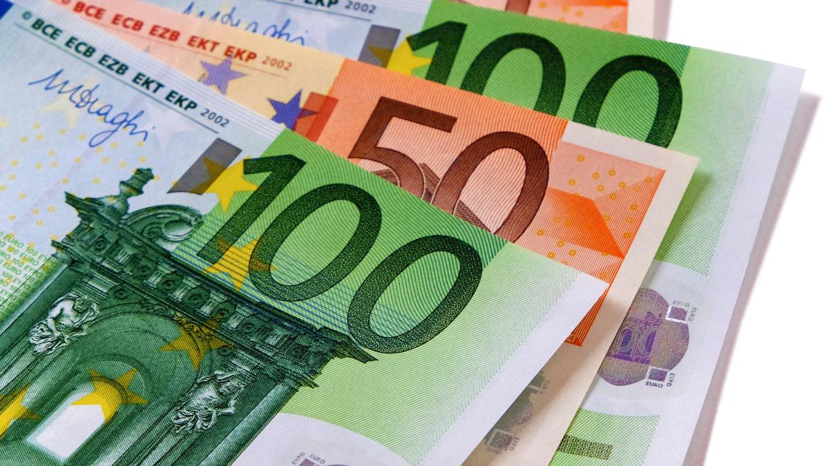 euro-currency-bills_54052500