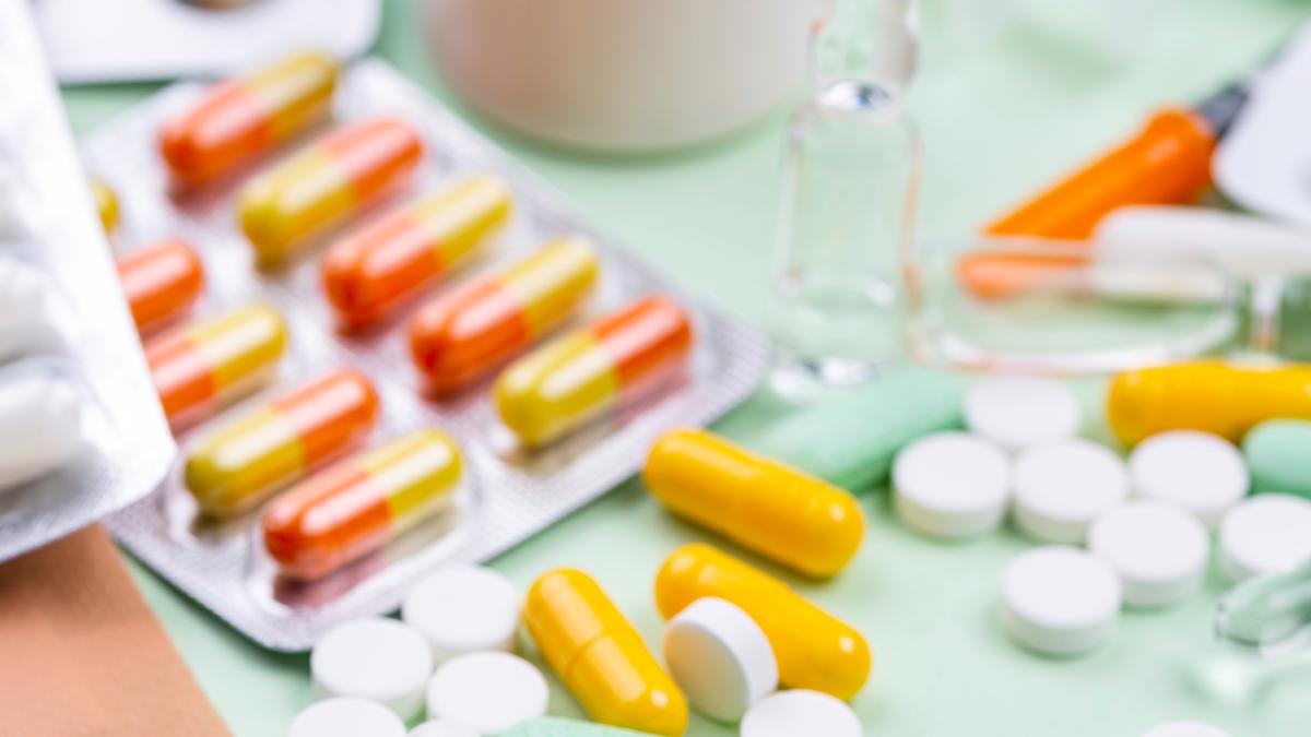 arrangement-medical-objects-green-background_58943900