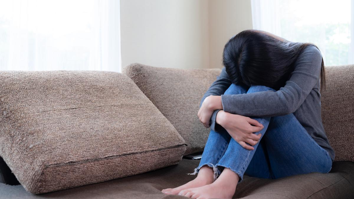 emotional-young-woman-was-depressed-sofa_94623100