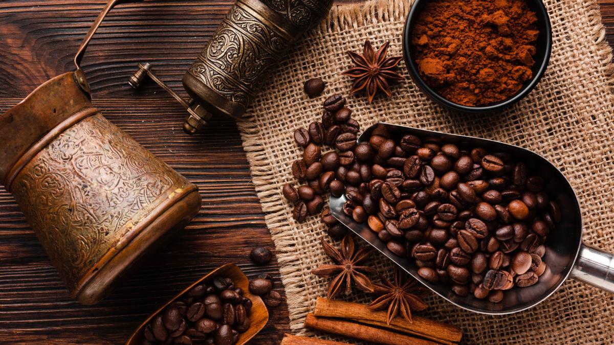 top-view-coffee-accessories-table_18414400