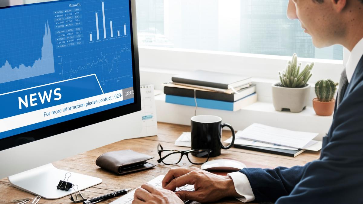 man-looking-stock-market-news-computer_67582100