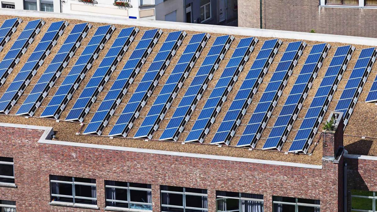 panouri-solare-pe-cladiri_54004000